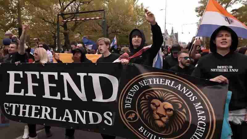 Anti-immigration protests erupted in Amsterdam on Sunday as demonstrators marched under the banner “Defend Netherlands,” voicing concerns over rising asylum seekers and declining living standards. Pro - Digital concept art for illustrative purpose, tags: en anti-immigratieprotest - Monok